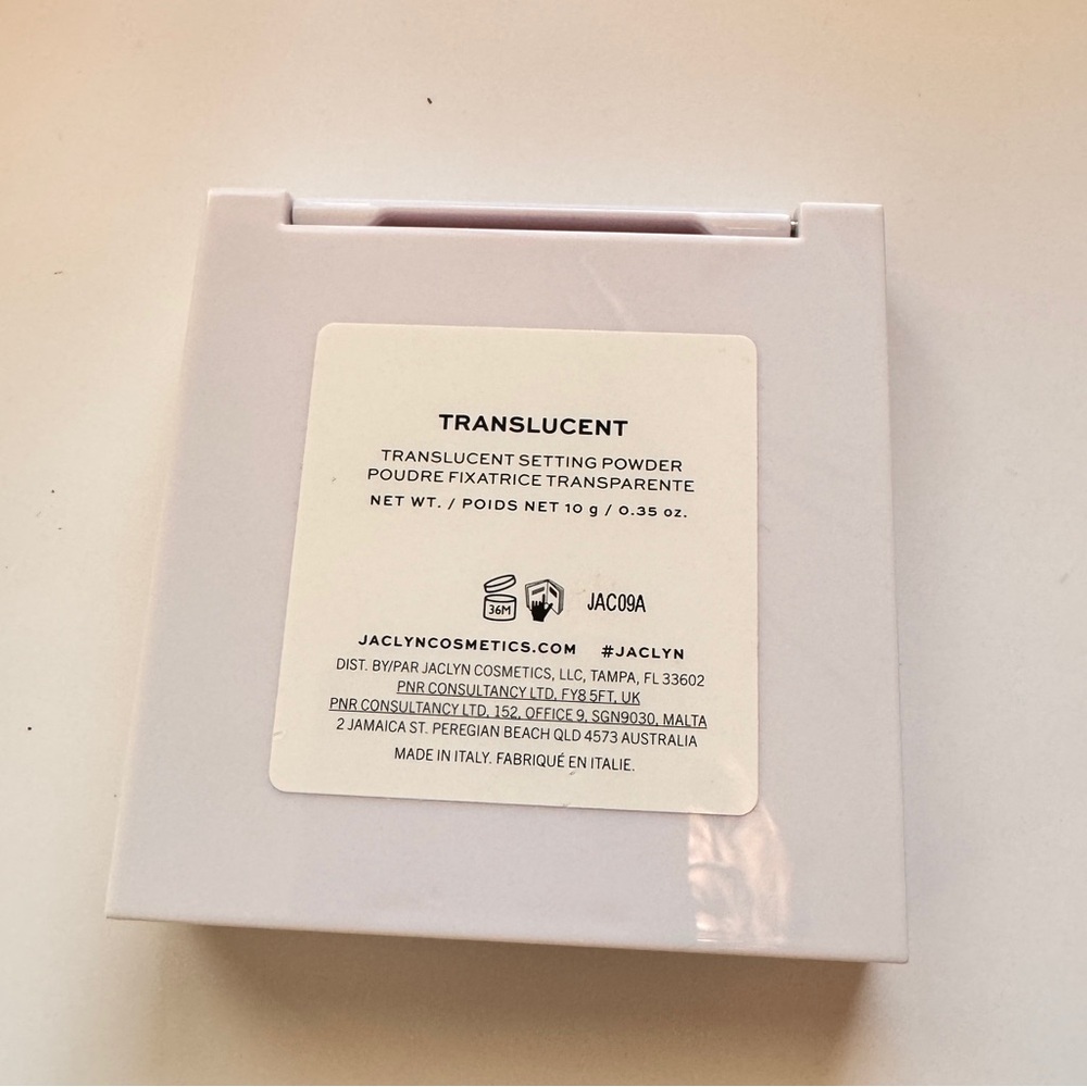 Jaclyn Cosmetics translucent Setting powder - Picture 3 of 3